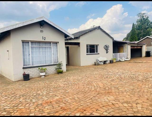6 BEDROOM HOUSE FOR SALE IN NEW STATE AREA